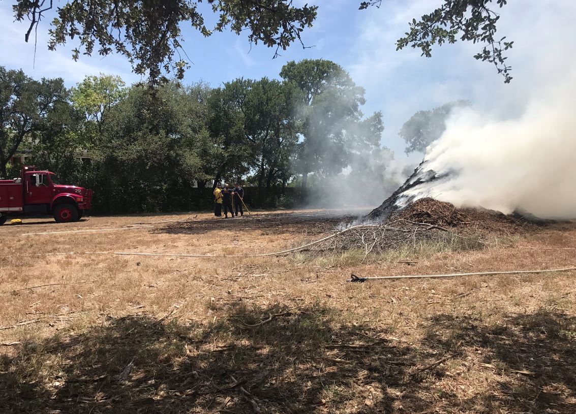 Austin firefighters extinguish mulch fire off of Manchaca Road